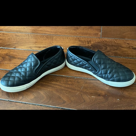 Black quilt style slip on tennis shoes good shape with a couple small scuffs - Picture 8 of 8
